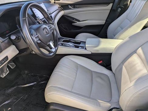 Used 2018 Honda Accord Touring image 16