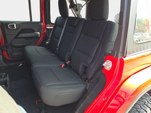 Used 2021 Jeep Wrangler Unlimited Sahara AWD/4WD image 11