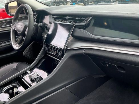 Used 2023 Jeep Grand Cherokee 4WD 4xe image 14