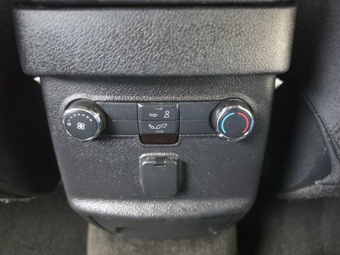 Used 2017 Ford Explorer XLT FWD image 14