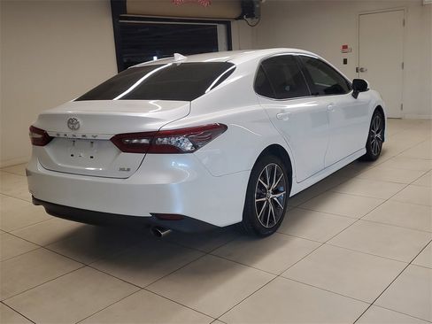 Used 2021 Toyota Camry XLE image 8