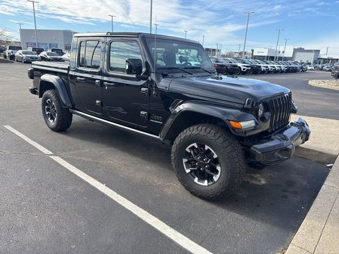 Used 2023 Jeep Gladiator Overland image 2