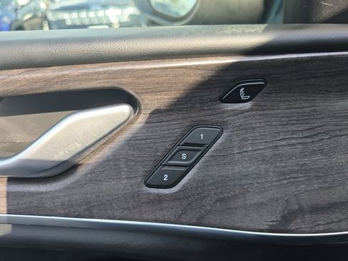 Used 2022 Jeep Grand Cherokee Overland w/ Luxury Tech Group IV image 25