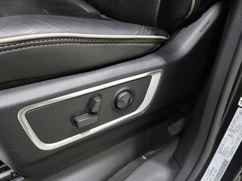 Used 2023 RAM 1500 Laramie AWD/4WD image 13