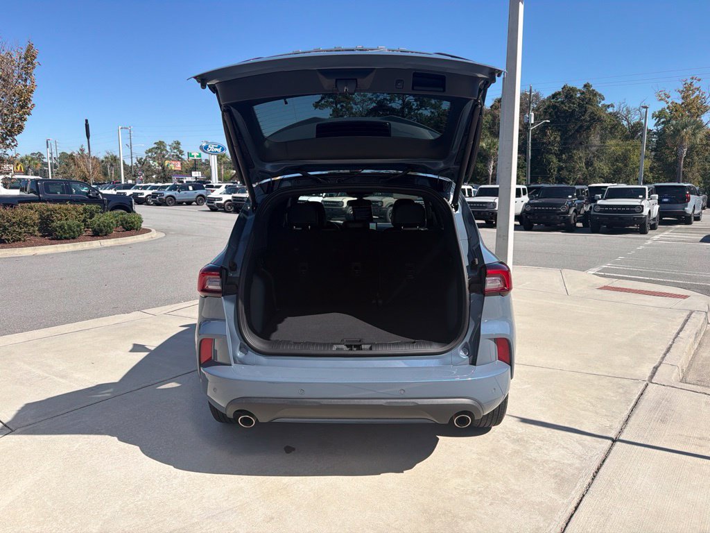 Used 2024 Ford Escape ST-Line w/ Tech Pack #1 FWD image 9