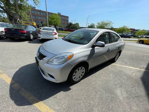 Used 2012 Nissan Versa SV FWD image 7