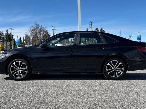 Used 2024 Volkswagen Jetta Sport image 2