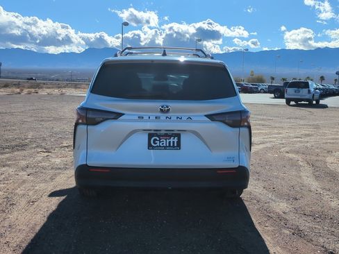 Used 2023 Toyota Sienna XLE image 5