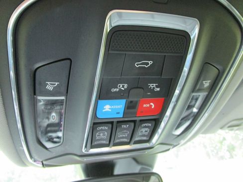 Used 2024 Jeep Grand Cherokee Limited AWD/4WD image 42