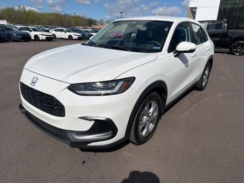 Used 2023 Honda HR-V LX image 2