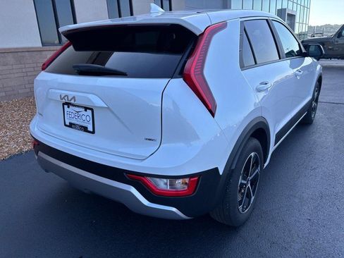 Used 2025 Kia Niro LX FWD image 3