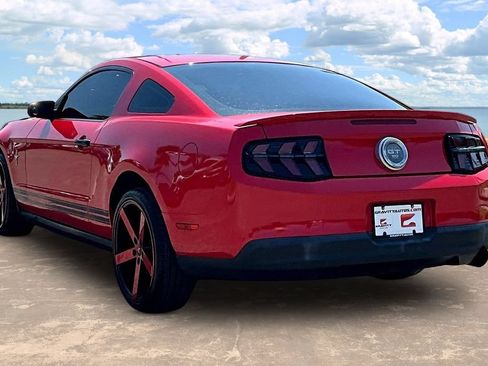 Used 2010 Ford Mustang Coupe RWD image 6