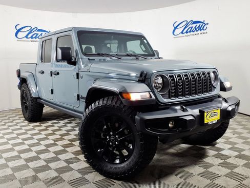 Used 2025 Jeep Gladiator Sport AWD/4WD image 1