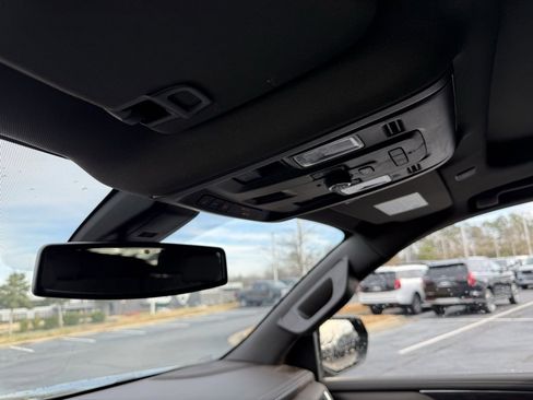 Used 2021 Chevrolet Tahoe Z71 w/ Z71 Signature Package image 21