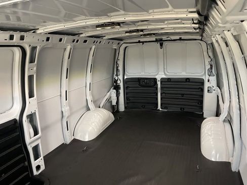 New 2025 GMC Savana 3500 Extended w/ Driver Convenience Package image 24