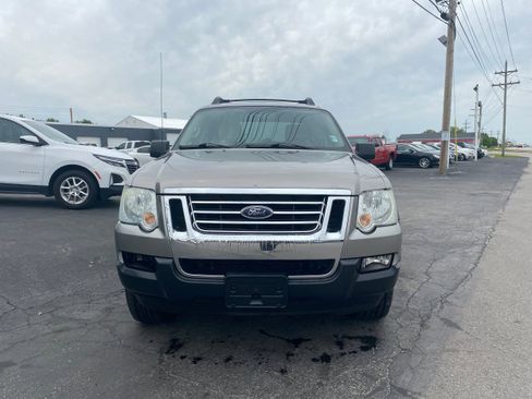 Used 2008 Ford Explorer Sport Trac XLT AWD/4WD image 2