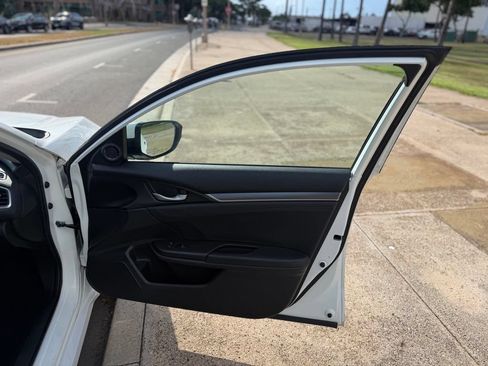 Used 2018 Honda Civic EX-L image 10