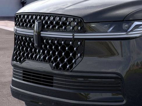 New 2026 Lincoln Navigator L Black Label AWD/4WD image 17