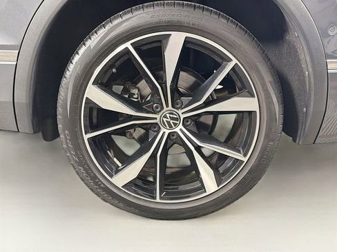 Used 2022 Volkswagen Tiguan SEL R-Line image 32