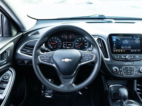 Used 2023 Chevrolet Malibu LT FWD image 9