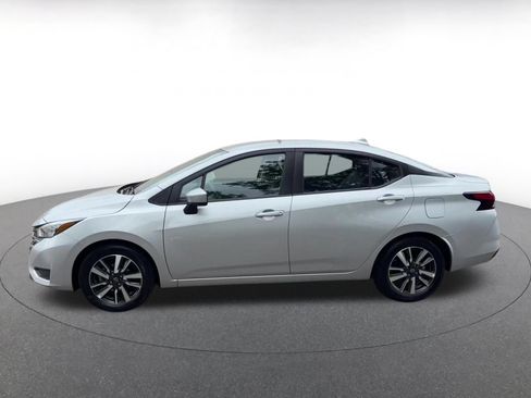 Used 2025 Nissan Versa SV FWD image 9