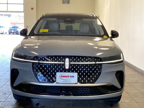 Used 2026 Lincoln Nautilus Reserve image 3