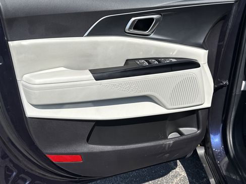 Used 2024 Kia Carnival LX image 6