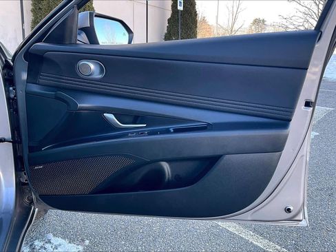 Used 2024 Hyundai Elantra Limited image 23