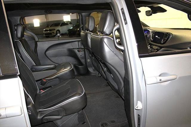 Certified 2025 Chrysler Pacifica Limited FWD image 37