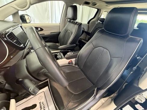 Used 2024 Chrysler Pacifica Limited FWD image 5