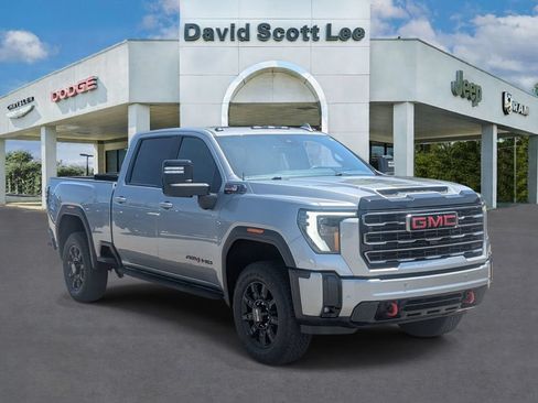 Used 2025 GMC Sierra 2500 AT4 w/ AT4 Premium Plus Package AWD/4WD image 3