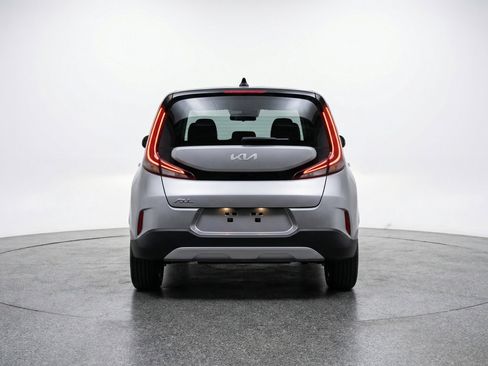 Used 2025 Kia Soul LX w/ LX Technology Package image 7