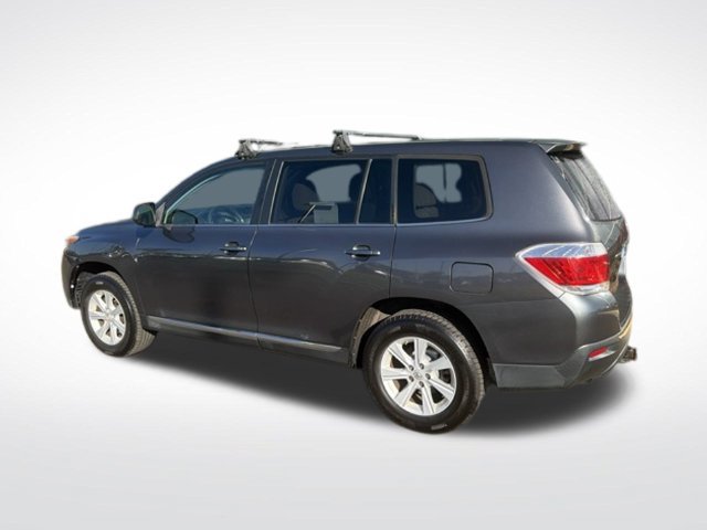 Used 2013 Toyota Highlander FWD w/ Cold Weather Pkg image 24
