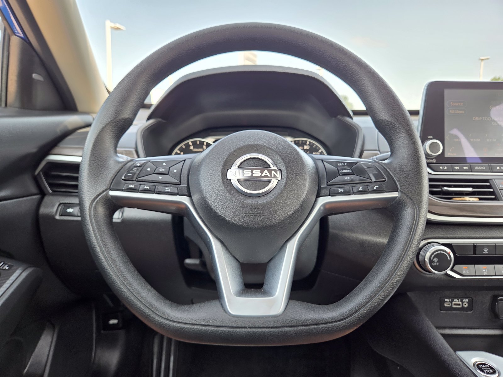 Used 2025 Nissan Altima 2.5 SV FWD image 44