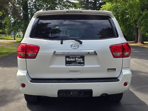 Used 2017 Toyota Sequoia Platinum RWD image 5