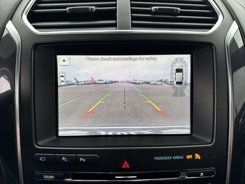 Used 2018 Ford Explorer Platinum image 14
