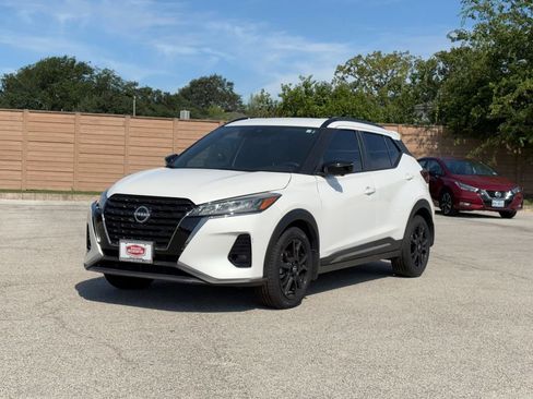 Used 2024 Nissan Kicks SR w/ SR Premium Package FWD image 7