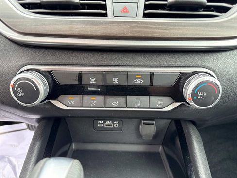 Used 2024 Nissan Altima 2.5 SV image 19