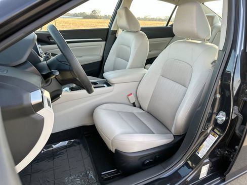 Used 2022 Nissan Altima 2.5 SV FWD image 11