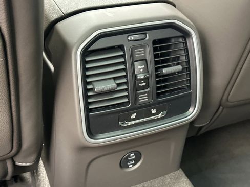 New 2026 Porsche Macan image 14