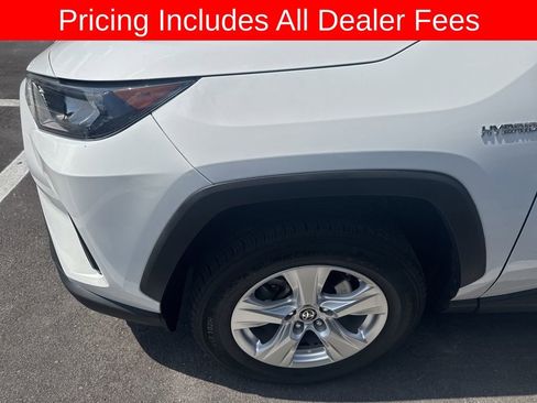 Used 2021 Toyota RAV4 LE AWD/4WD image 9