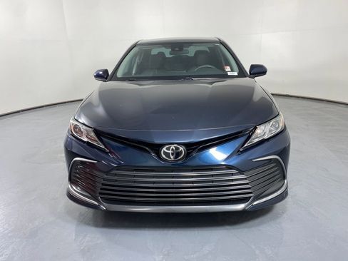 Used 2021 Toyota Camry LE image 2