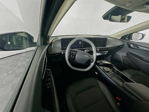 Used 2025 Kia EV6 Light w/ Light LR Technology Package RWD image 18