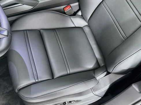 Certified 2025 Porsche Cayenne AWD/4WD image 20