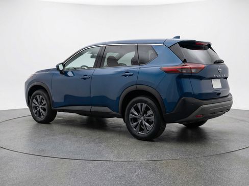 Used 2025 Nissan Rogue SV image 6
