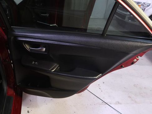 Used 2017 Toyota Camry SE image 29