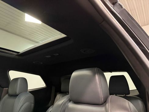 Used 2023 Buick Enclave Essence w/ Experience Buick Package image 9