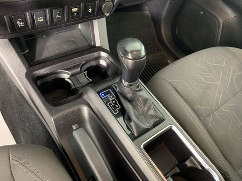 Used 2016 Toyota Tacoma TRD Sport RWD image 25