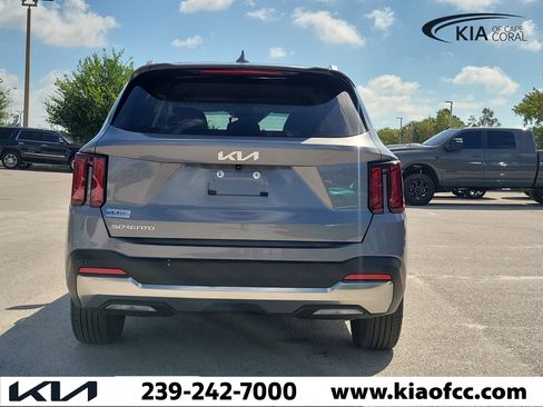 Certified 2025 Kia Sorento S FWD image 5