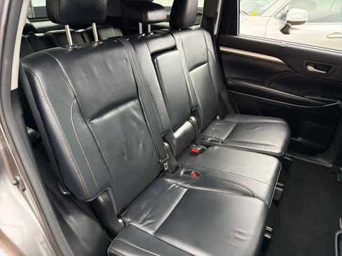 Used 2018 Toyota Highlander XLE image 27